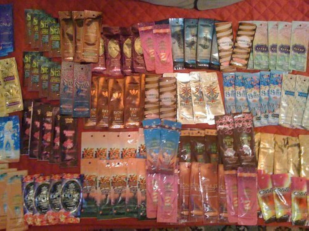 Échantillons Supre de crèmes bronzage intérieur pour tester différentes formules et découvrir votre préférence.