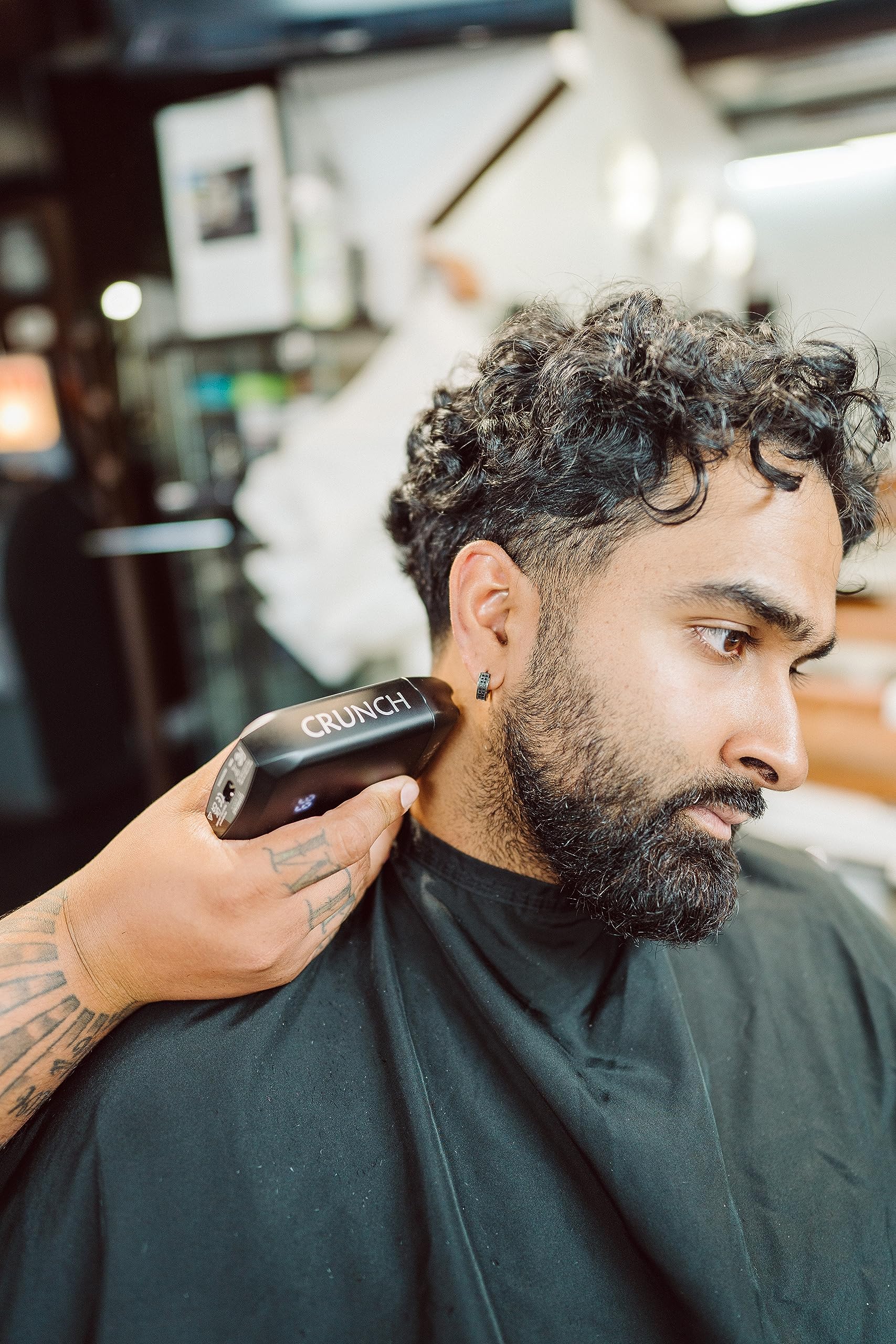 Batterie Li-ion longue durée offre des sessions prolongées avec Supreme Trimmer.
