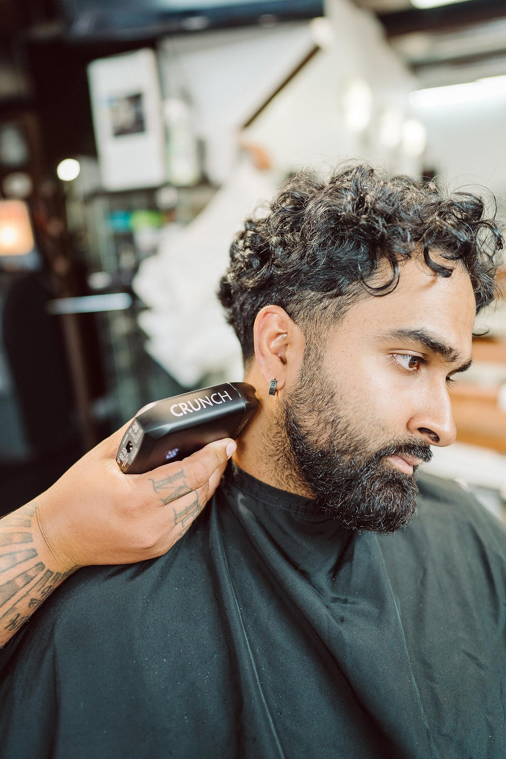 Batterie Li-ion longue durée offre des sessions prolongées avec Supreme Trimmer.