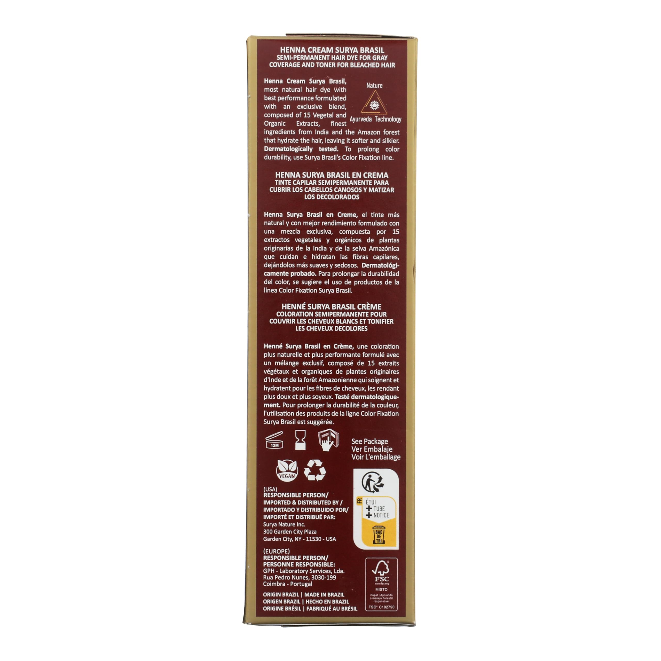 Application de la crème henné brun foncé Surya Brasil sur cheveux.