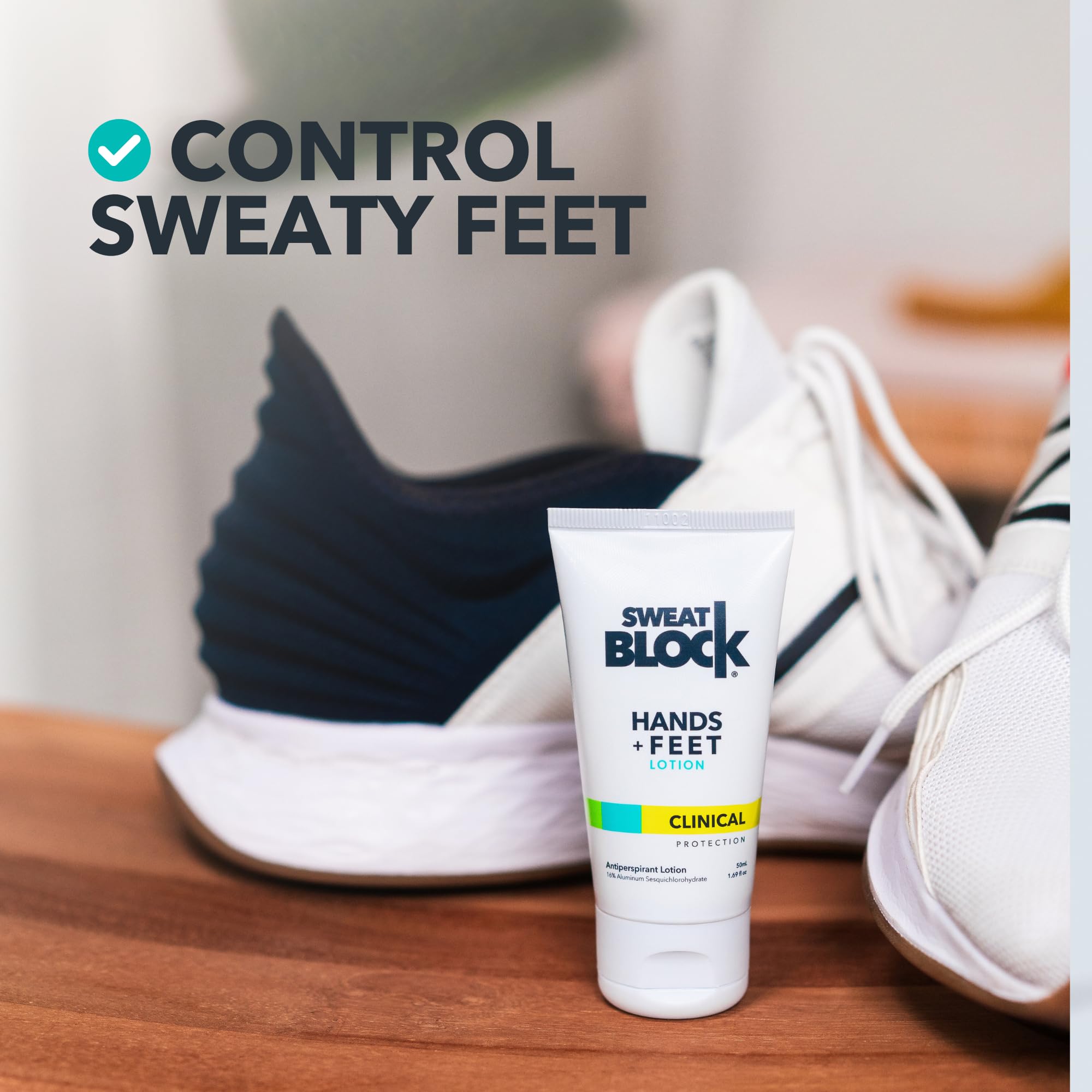 Application rapide sur les mains avec SweatBlock, sèche rapidement