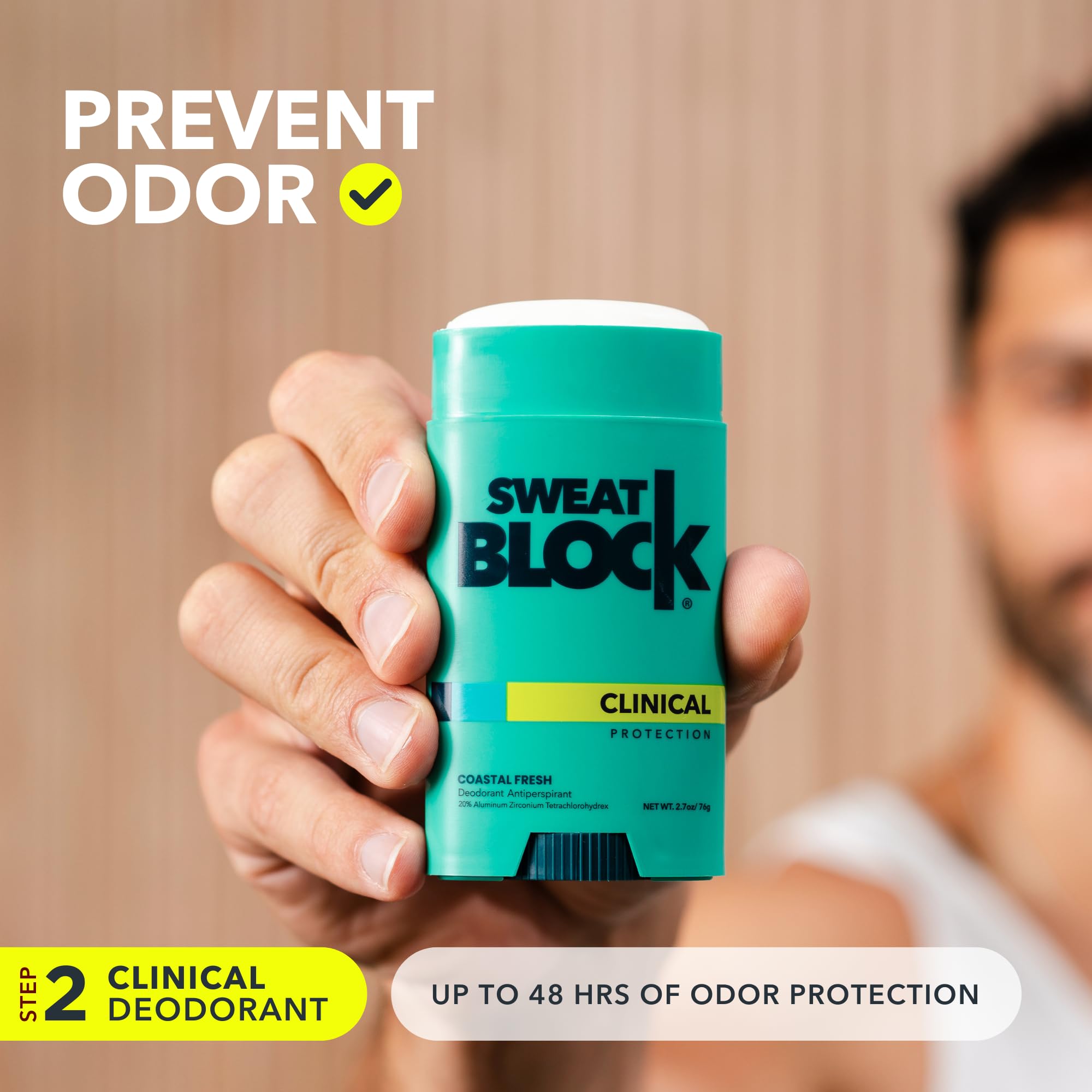Application matinale du deodorant SweatBlock Clinique pour une fraicheur durable
