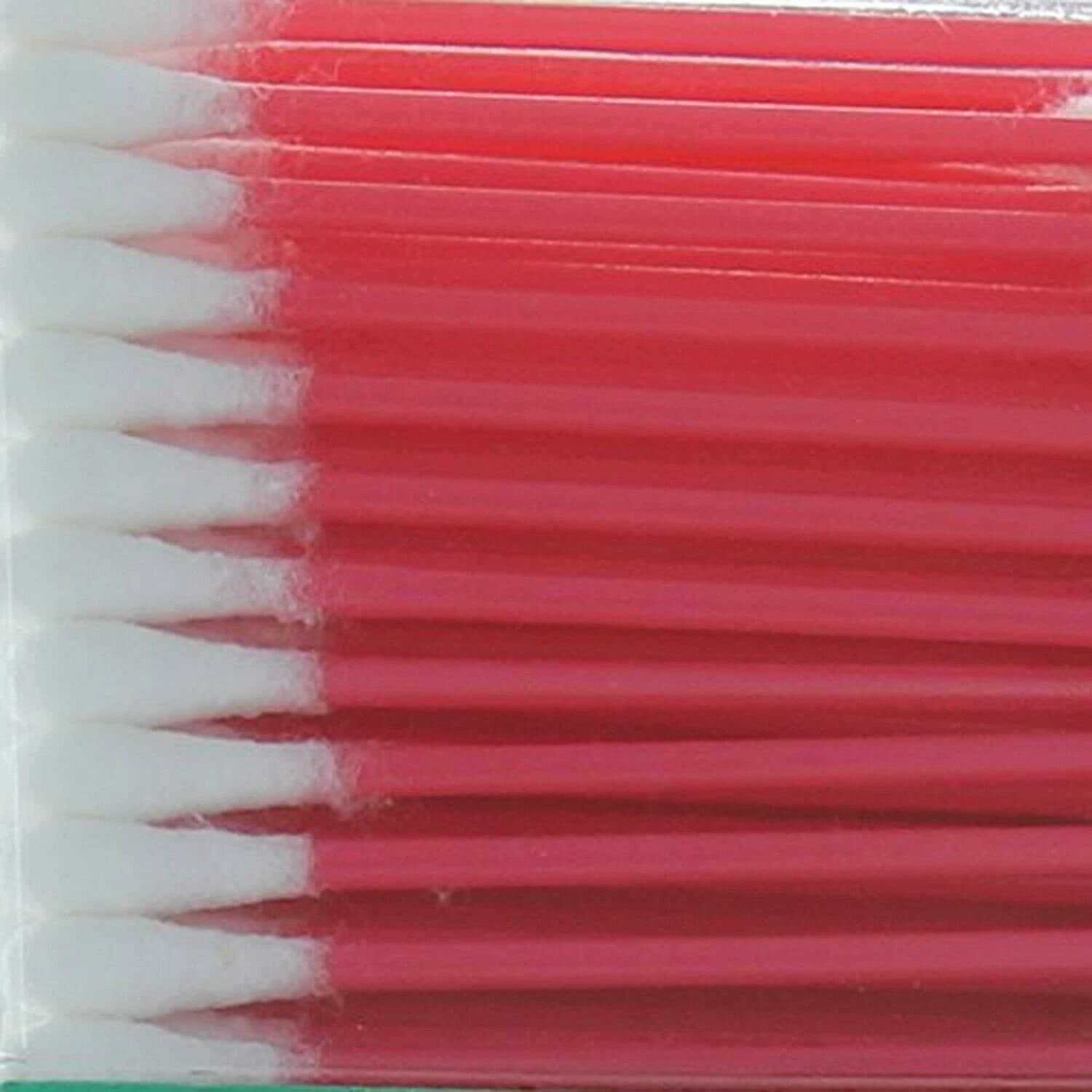 Swisspers bâtonnets plastiques colorés facilitant les retouches rapides.