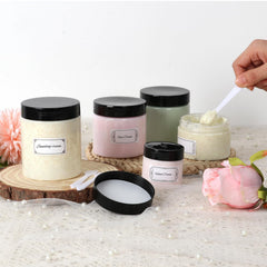 Utilisation cosmétique SZUAH: crème et lotion dans des pots propres.