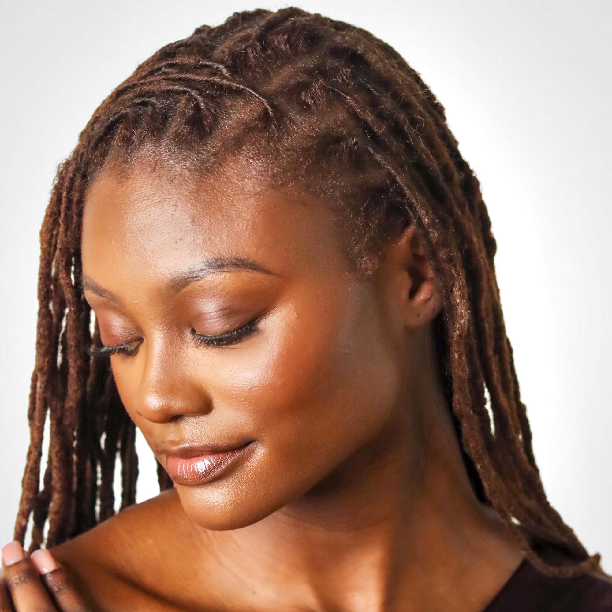 Tenue légère de la mousse Love My Locs pour un usage quotidien.