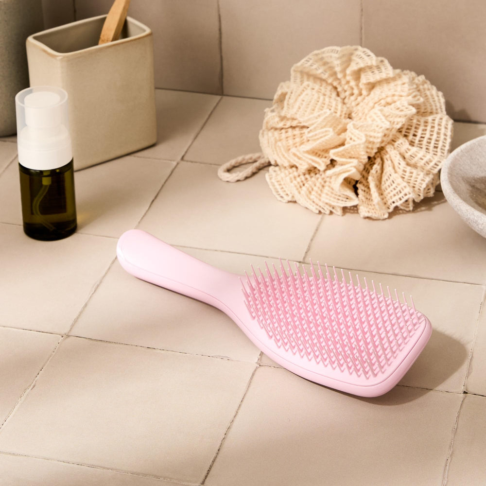 Utilisation sous la douche pour appliquer masques de façon homogène.