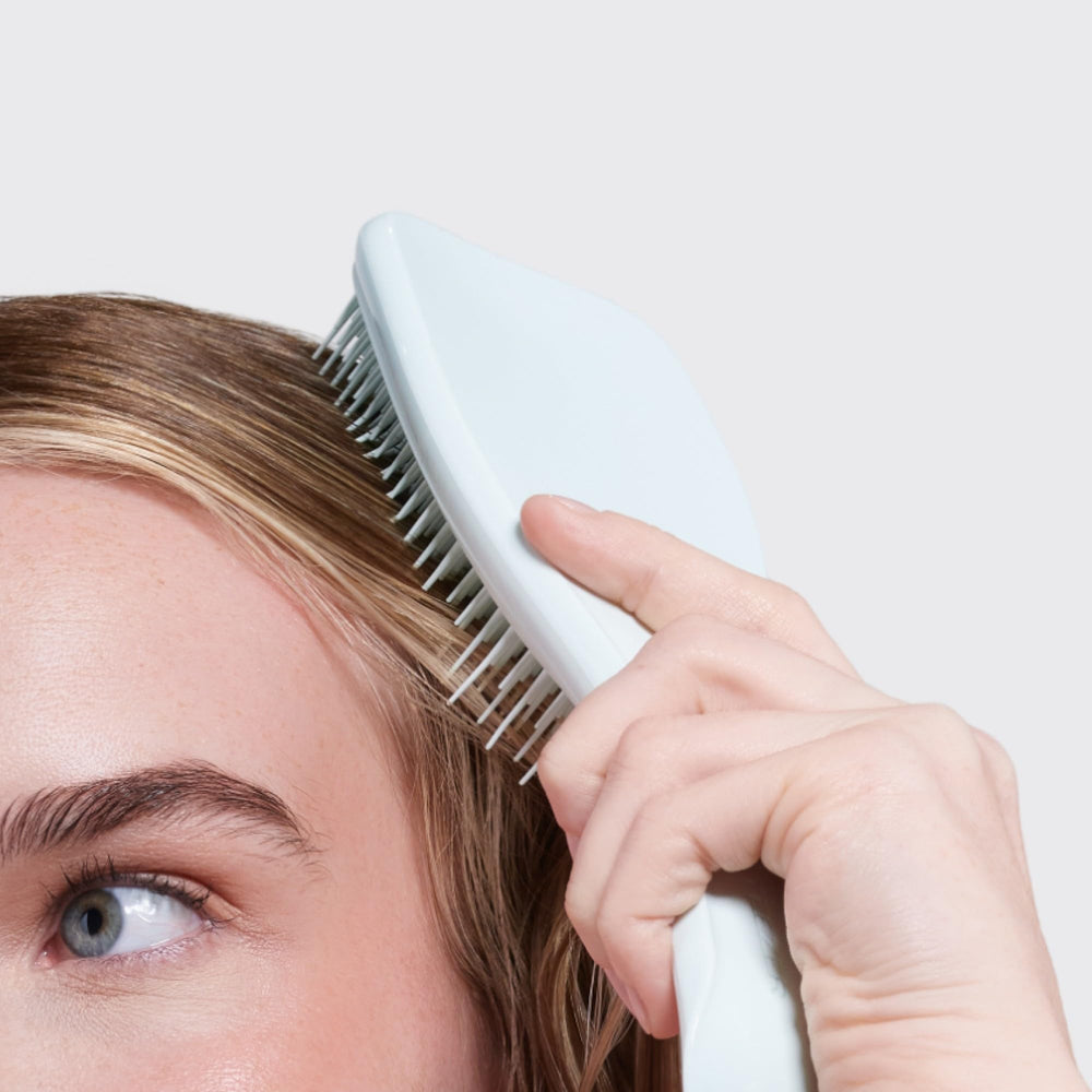 Tangle Teezer bleu écume montre l’ergonomie et le design pensé pour vous.