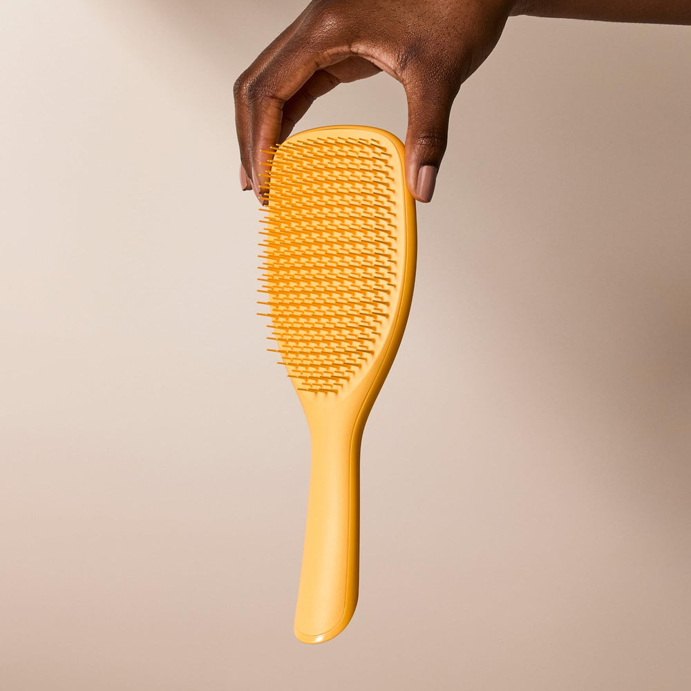 Tangle Teezer Ultimate Detangler brosse prête pour l'entretien et le lavage.