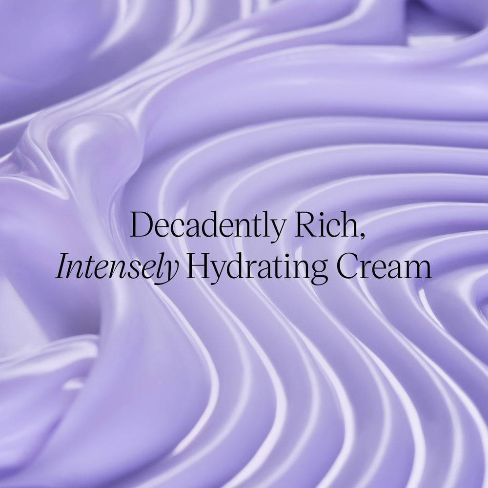 Texture riche de la crème enveloppant le visage pour un soin profond.