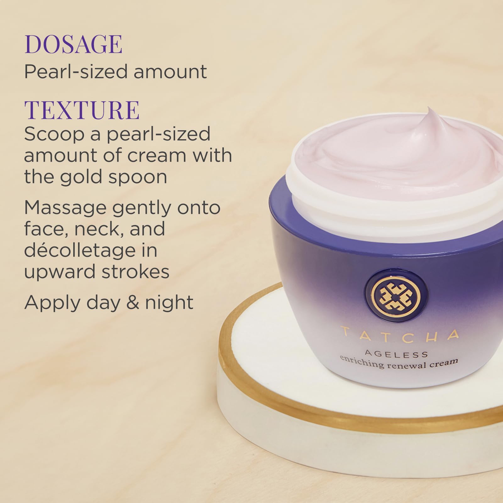 Cette image met en évidence la texture luxueuse de TATCHA Ageless Enriching Renewal Cream et le confort cutané.