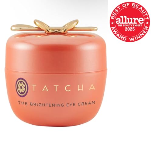 TATCHA Crème Yeux texture veloutée appliquée autour des yeux.