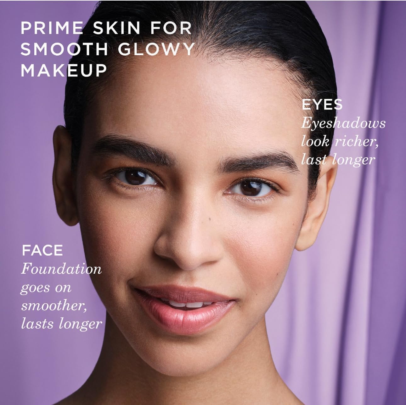 Avec Tatcha Liquid Silk Canvas, texture légère sur peau pour une application fluide.