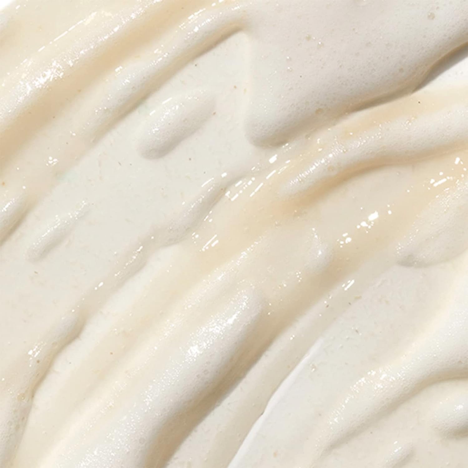 Mousse crème du nettoyant gel profond purifie sans dessécher la peau.