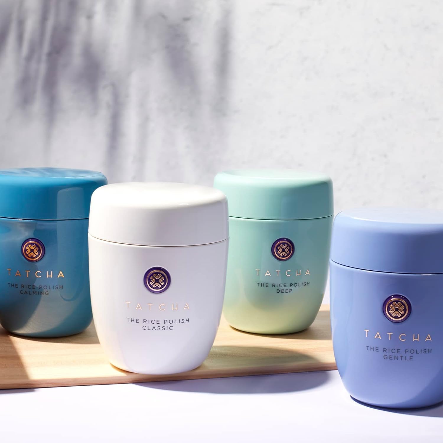 Rituel quotidien doux avec Tatcha Rice Polish Gentle pour l'éclat.