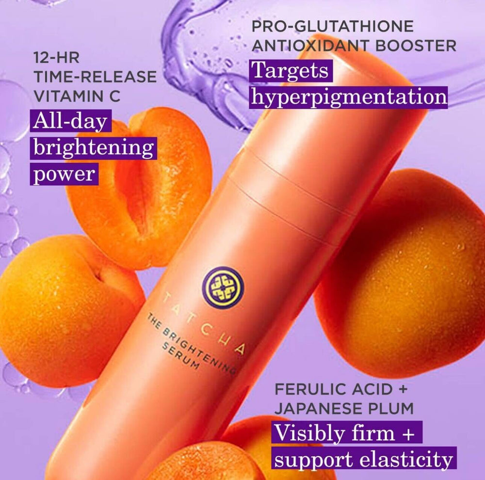 Goutte de sérum éclaircissant TATCHA, absorption rapide et usage précis.