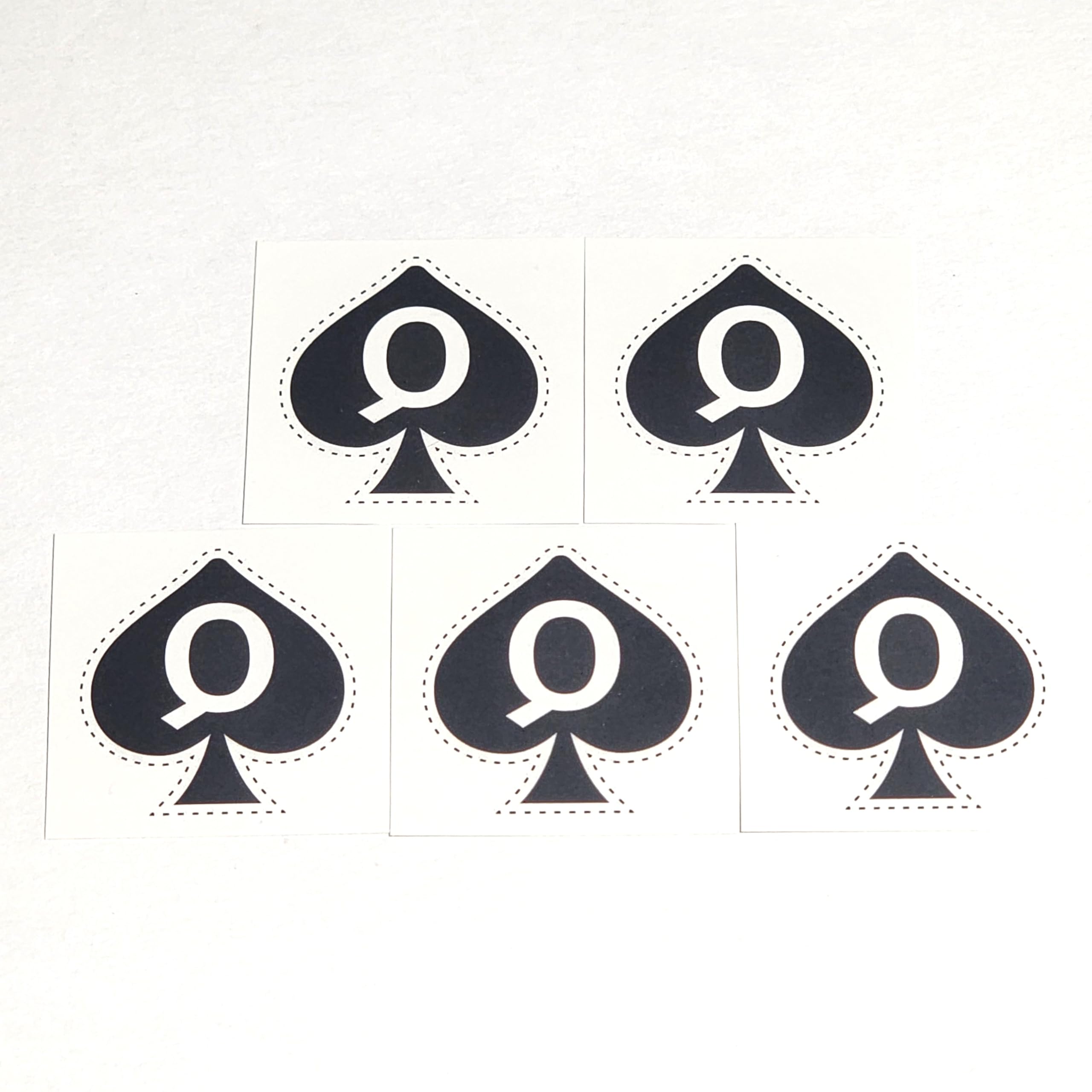 Reine des Piques tatouage temporaire, design classique, parfait pour ajouter de la nuance a votre style.