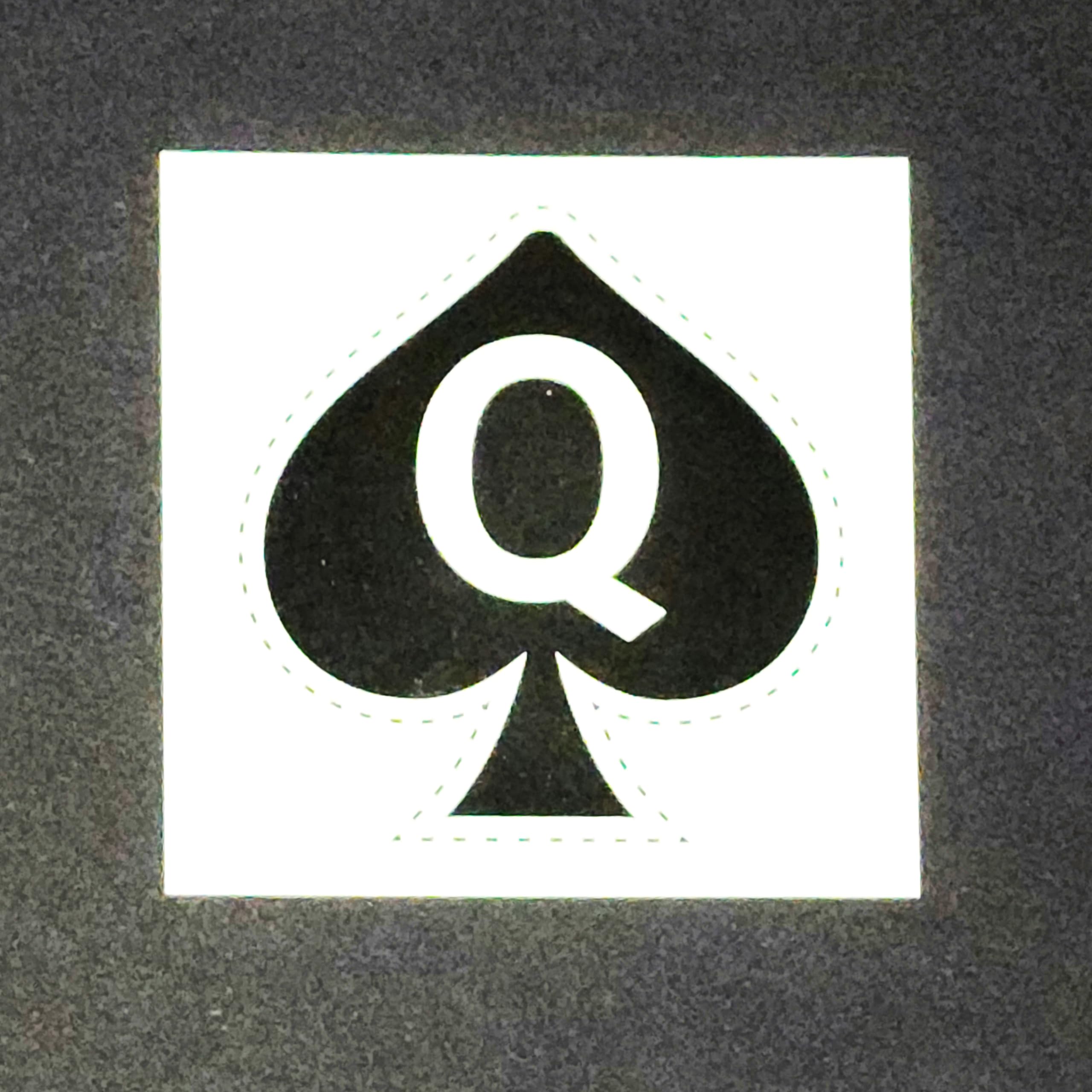 Tatouage Reine des Piques, duree 1-3 jours selon l'usure et les activites quotidiennes.