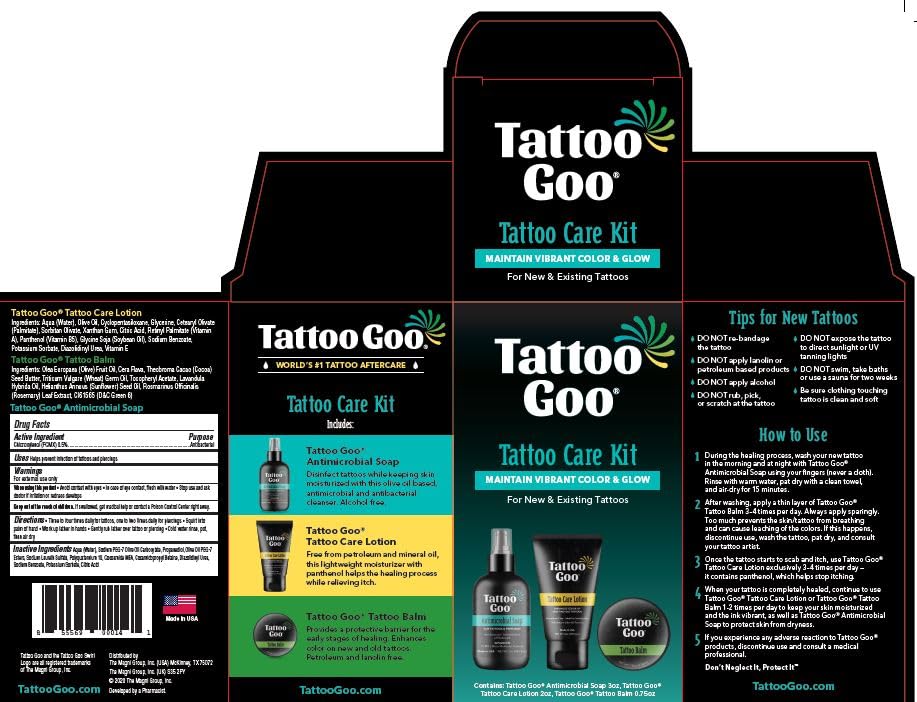 Application du baume Tattoo Goo sur la peau, geste doux