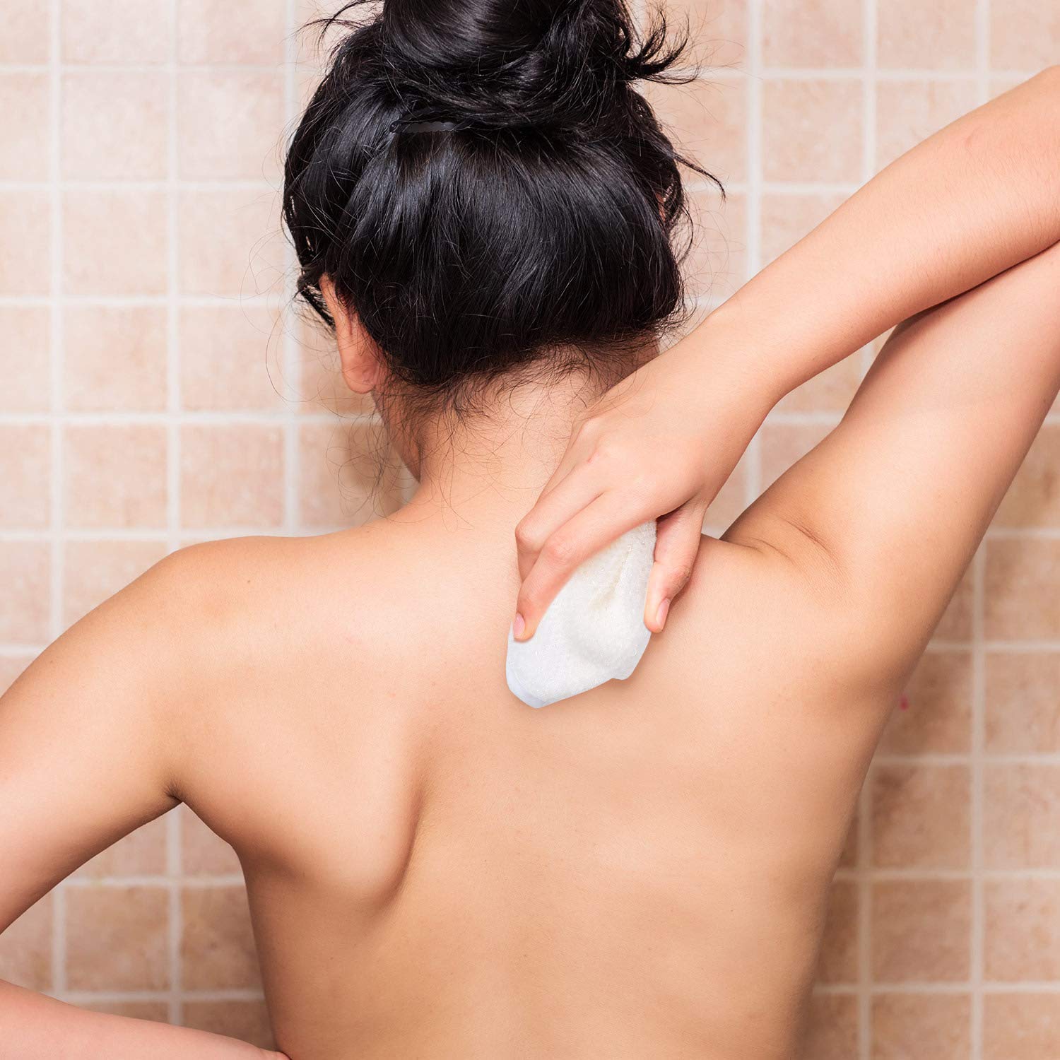 Accessoire douche exfoliant Tatuo, utilité pratique et rapide pour le soin quotidien.
