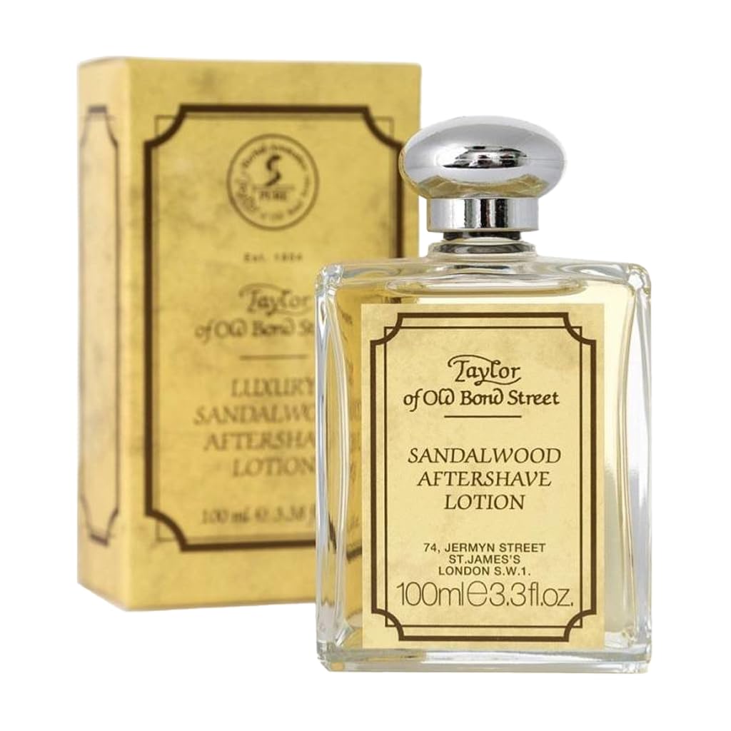 Application de la lotion après-rasage Taylor, texture légère et absorbante.
