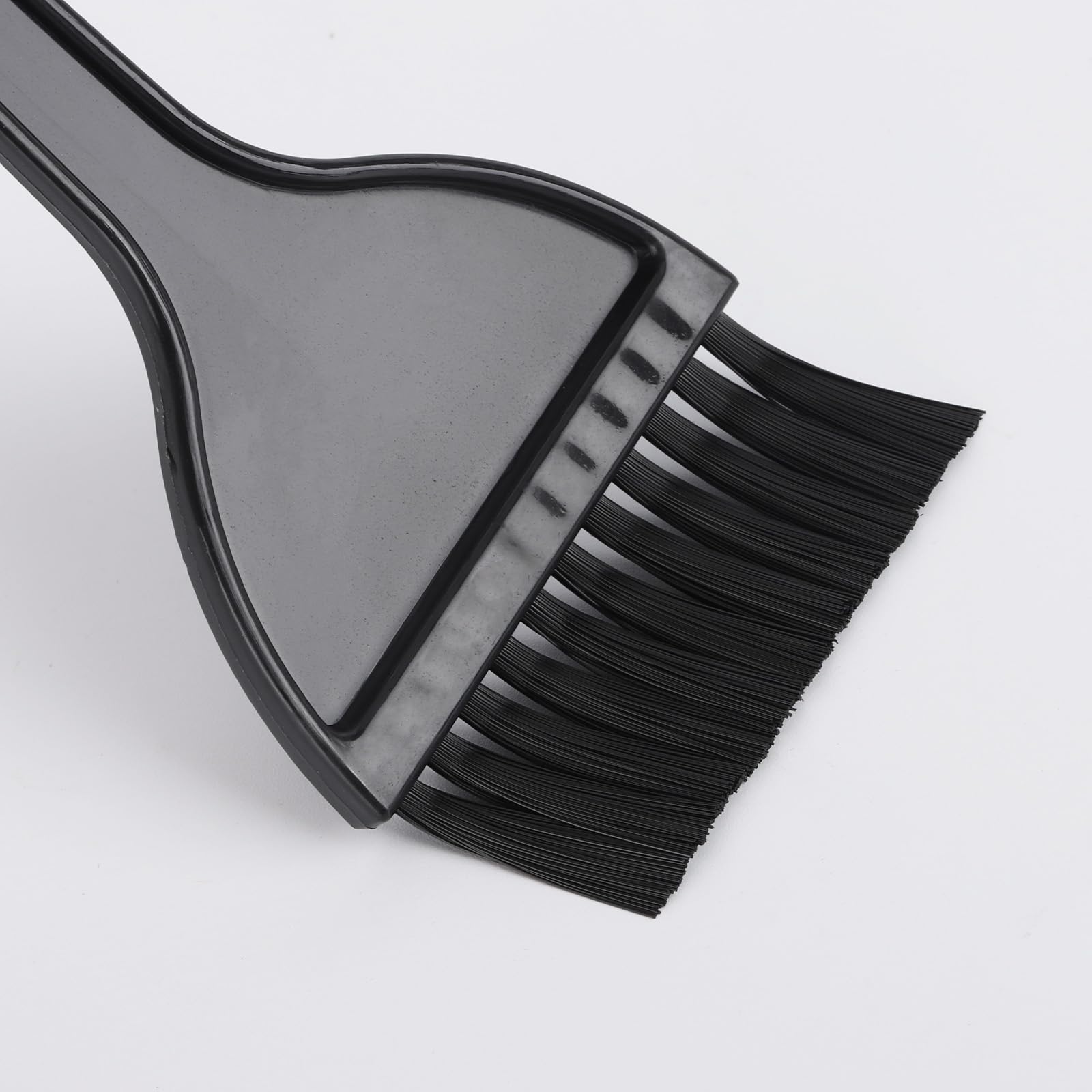 Utilisation précise de la teinture grâce à la brosse Tbestmax.