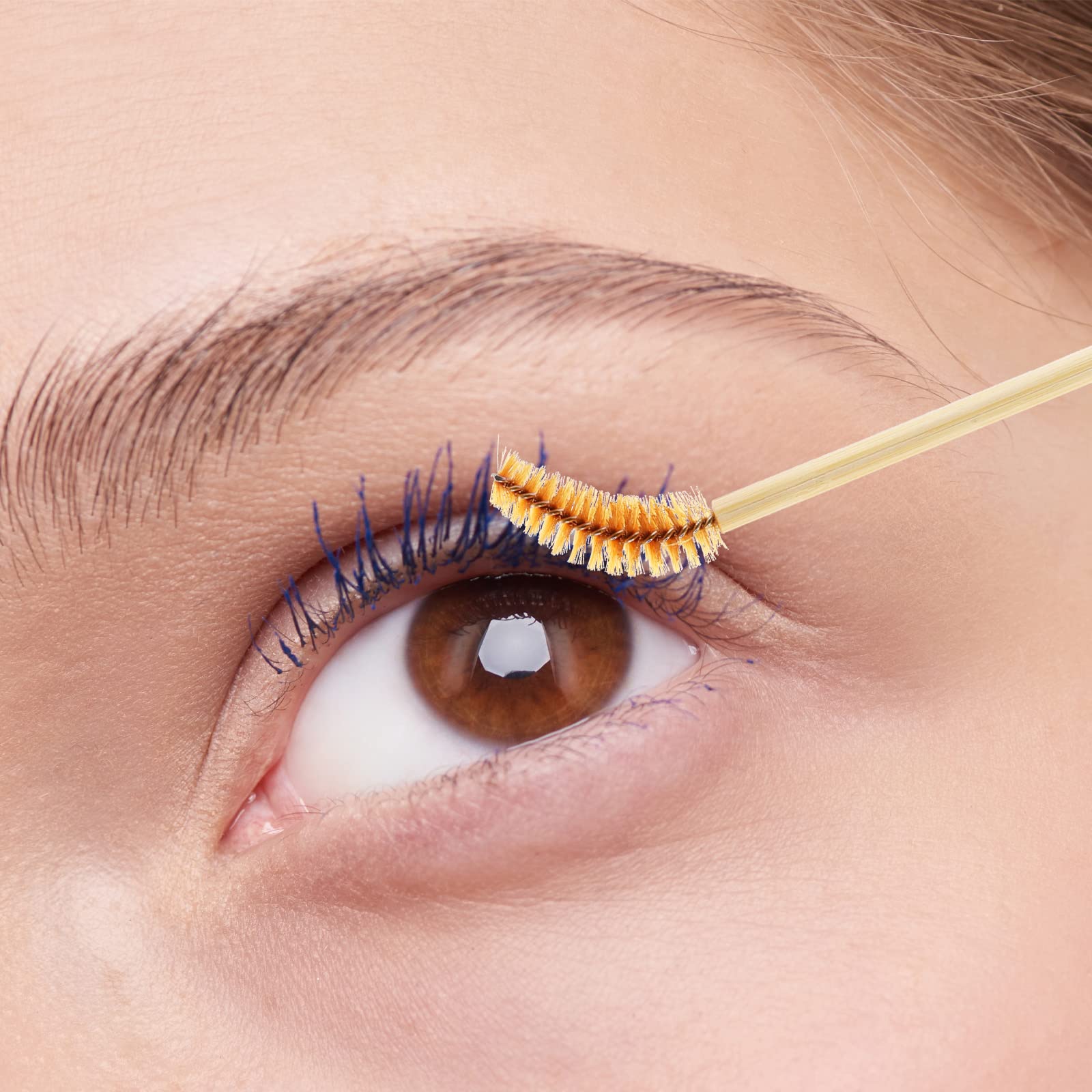 Brosse douce Tbestmax adaptée pour des cils propres et soignés.