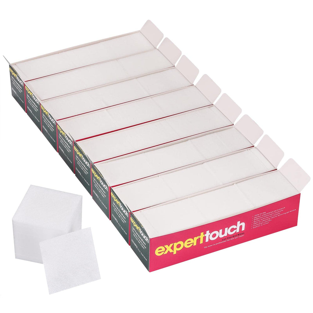 Format portable et pratique pour maquillage et manucure.