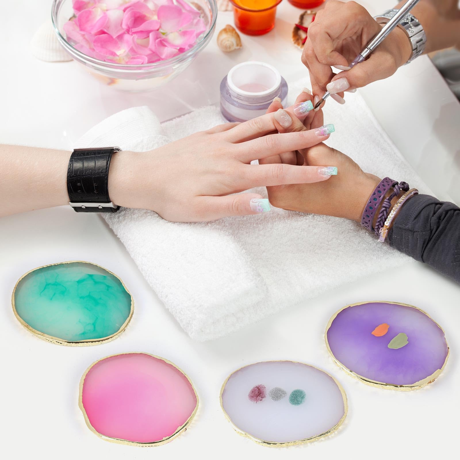 Mélange de pigments et ombres avec Tbestmax, pratique pour essais créatifs.