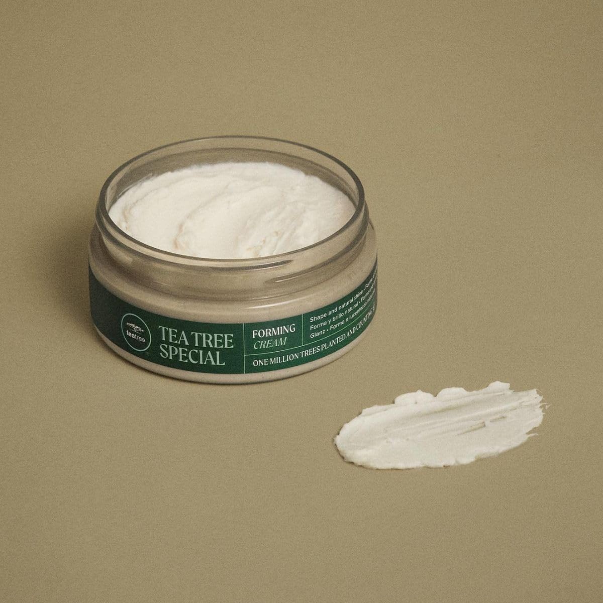 Tea Tree Forming Cream — application-mains: contrôle précis et coiffage rapide.
