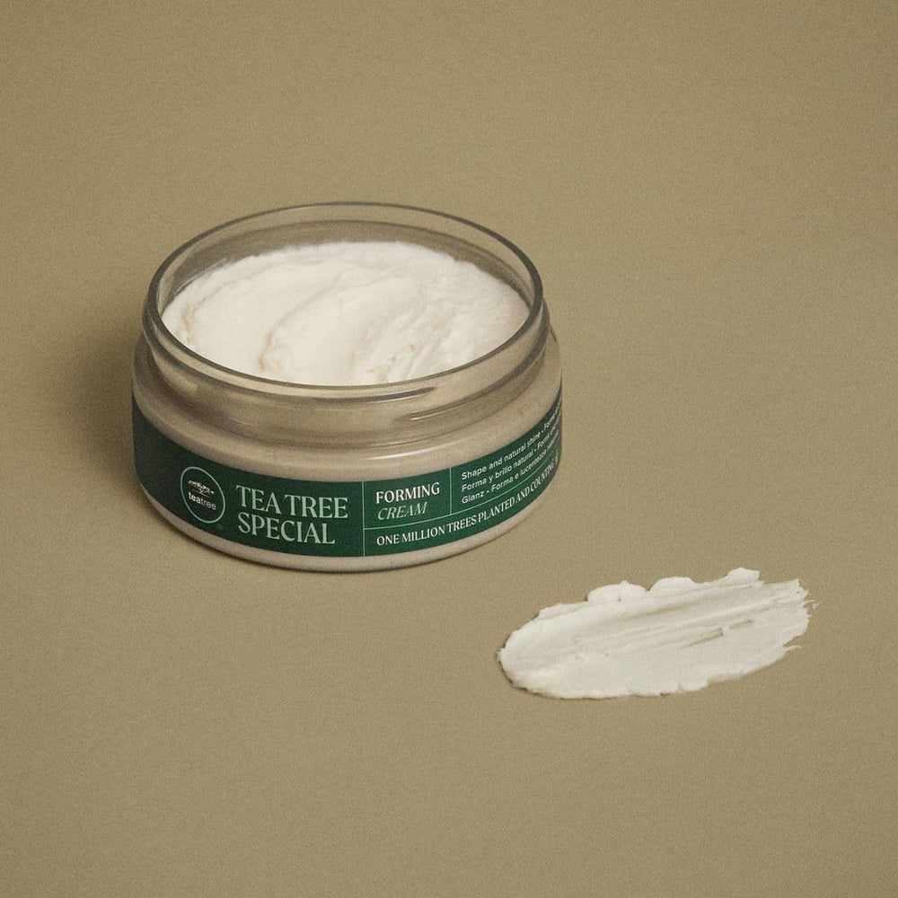 Tea Tree Forming Cream — application-mains: contrôle précis et coiffage rapide.