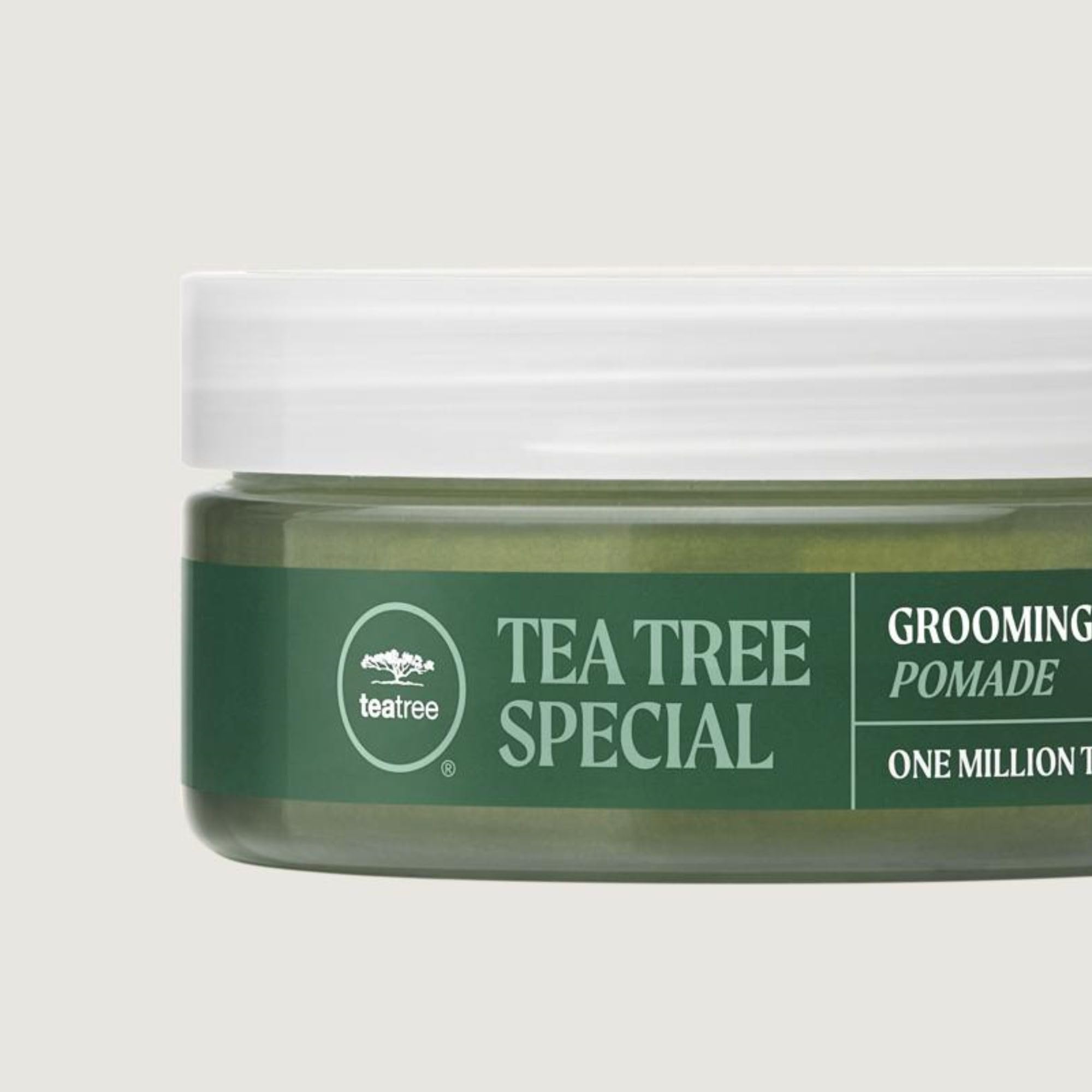 Tea Tree Grooming Pomade définition nette des ondulations et boucles.