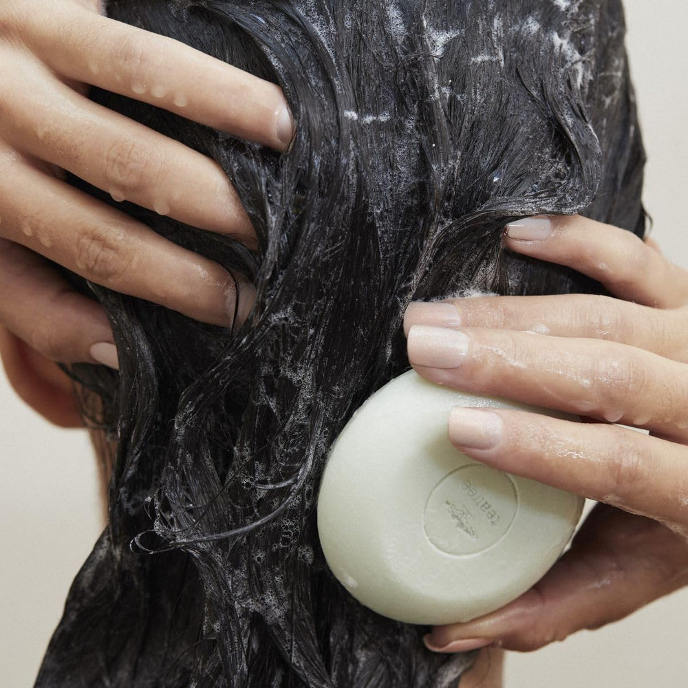 Tea Tree Special Shampoo Bar, 95% d'origine naturelle pour une routine douce.