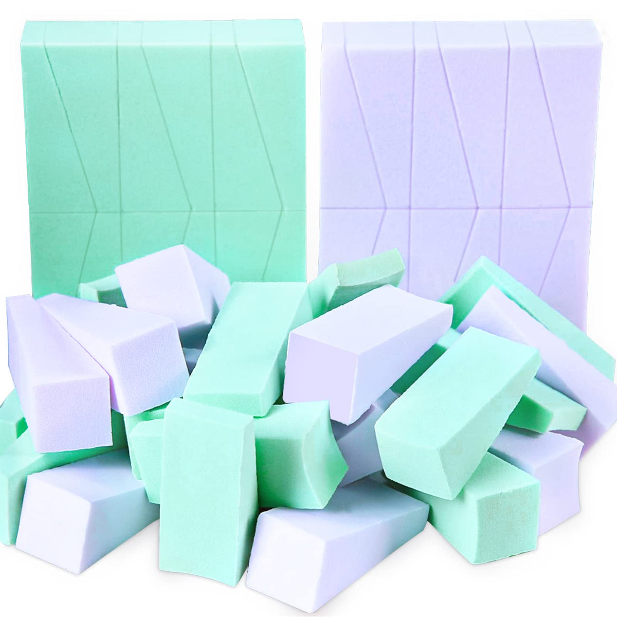 Éponge Teenitor maquillage mini triangles : application précise sur les zones délicates.