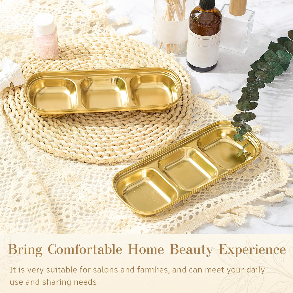 Ensemble de quatre bols dorés, pratique pour soins du visage.