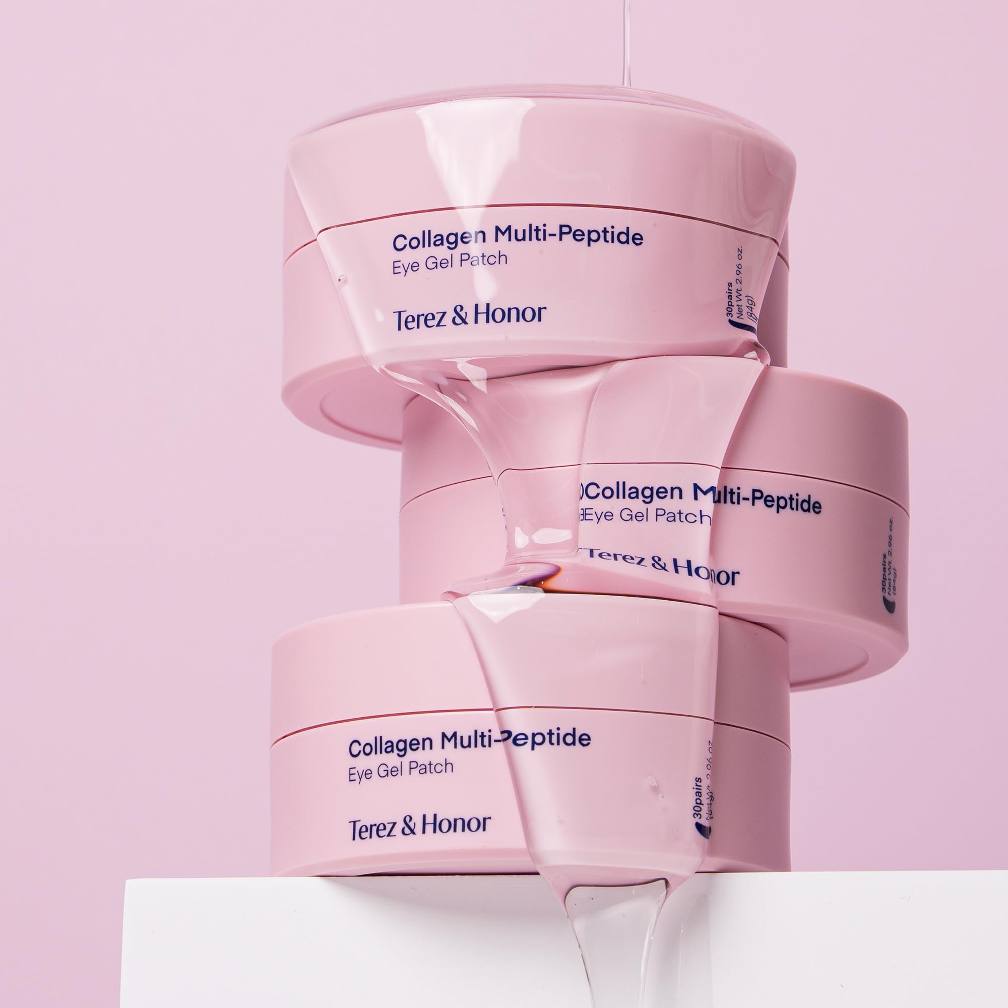 Rituel beauté quotidien avec patches yeux hydratants et raffermissants.