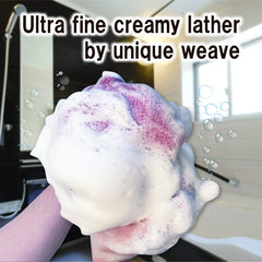 Texture rugueuse du gant Extra Rough Terra Distribution qui produit une mousse dense.