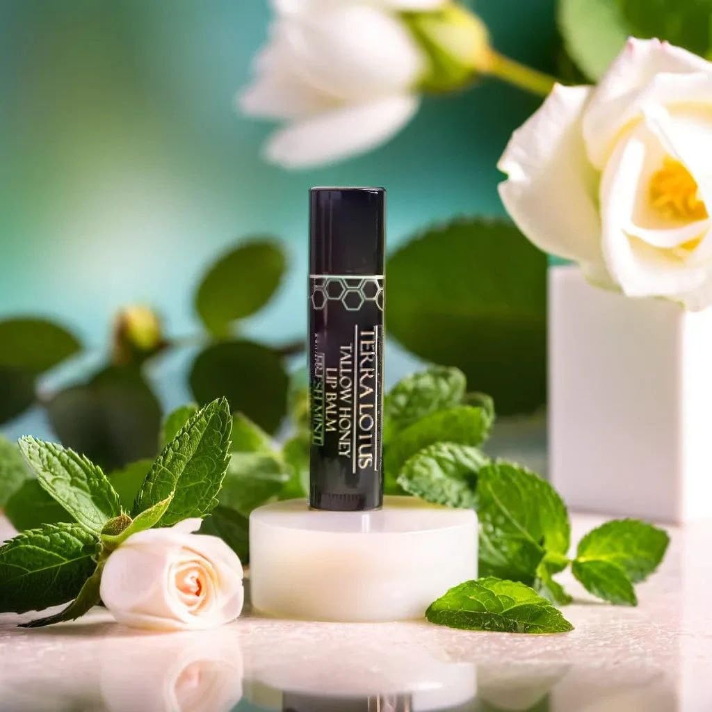 Texture riche et veloutée Terra Lotus protège les lèvres toute la journée.