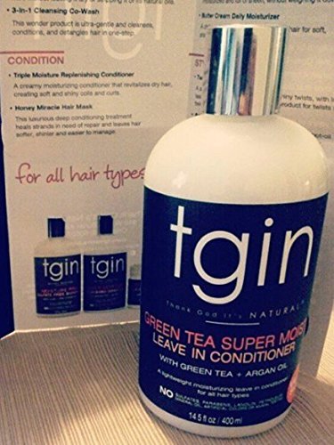 Application du soin tgin sur cheveux humides avec les mains.