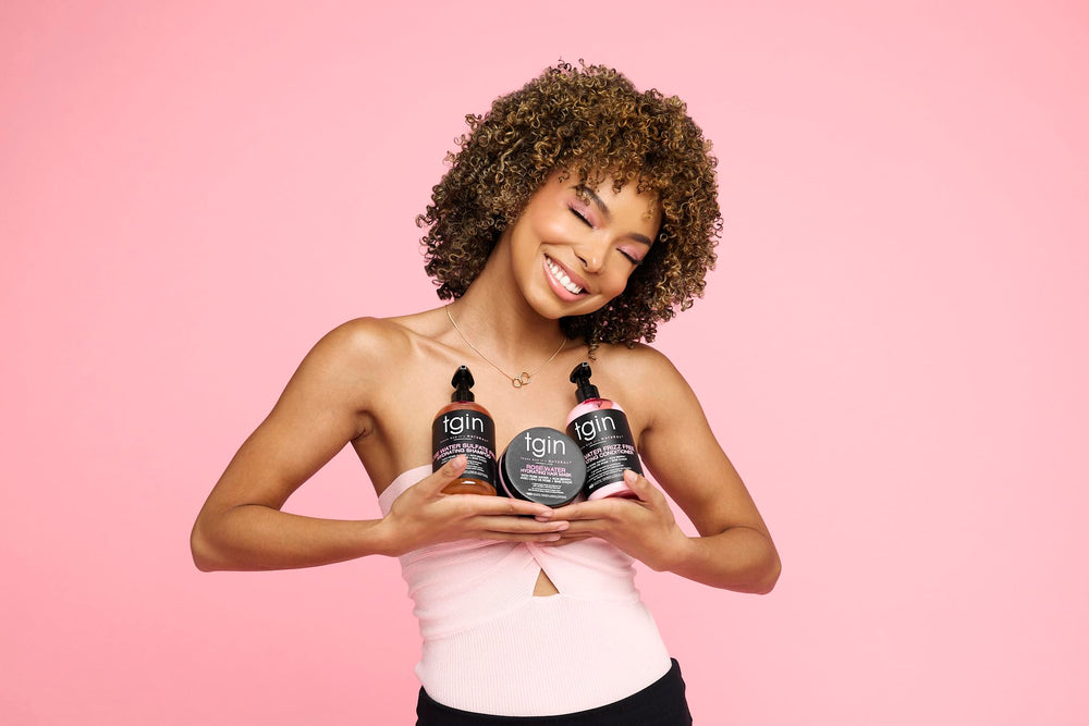 Ingrédients acai et eau de rose tgin: formulation naturelle nourrissante.
