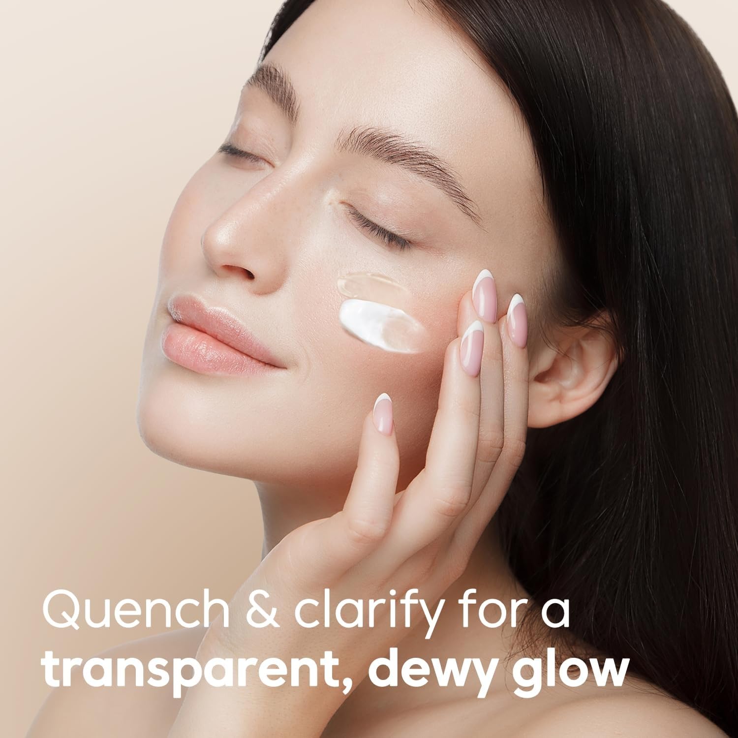 Mélange gel et crème dans la paume pour une application facile