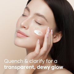 Mélange gel et crème dans la paume pour une application facile