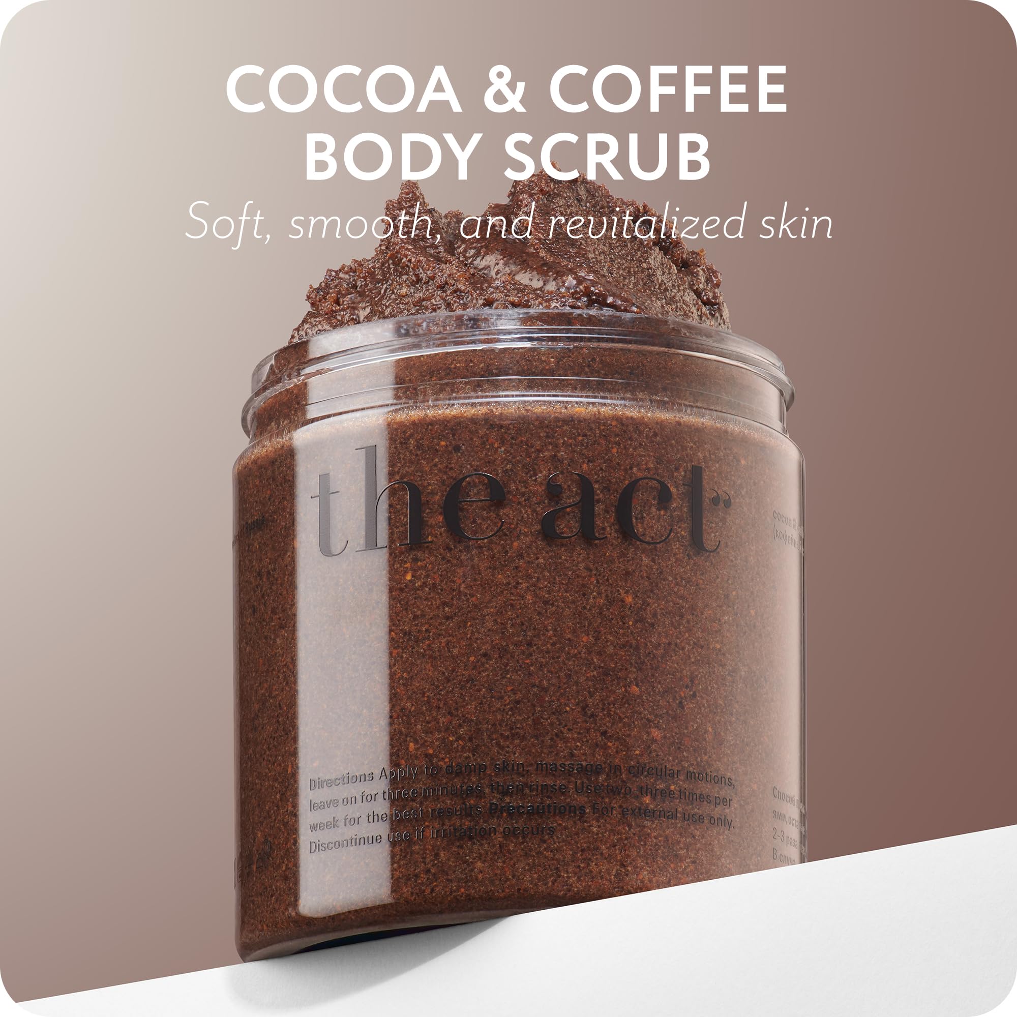 The Act gommage-corps-granules-sel-cafe: texture exfoliante qui lisse la peau.