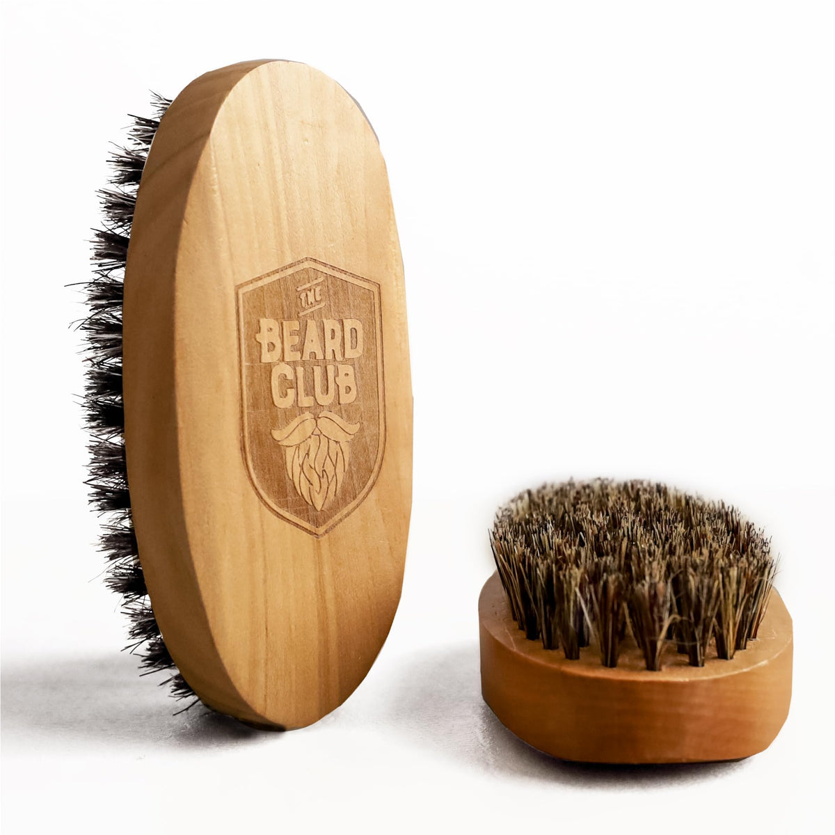 The Beard Club brosse en poils de sanglier démêlant et discipline la barbe