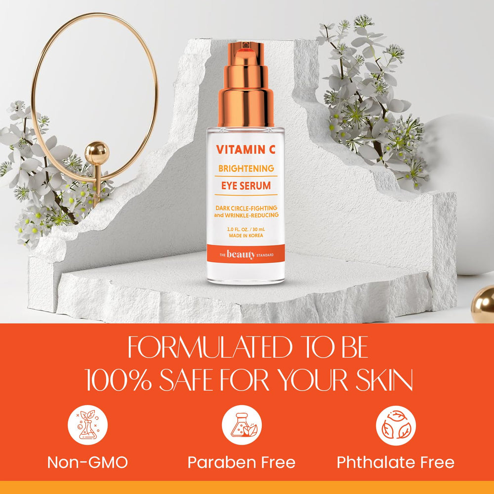 Application The Beauty Standard autour des yeux pour hydrater et éclaircir.