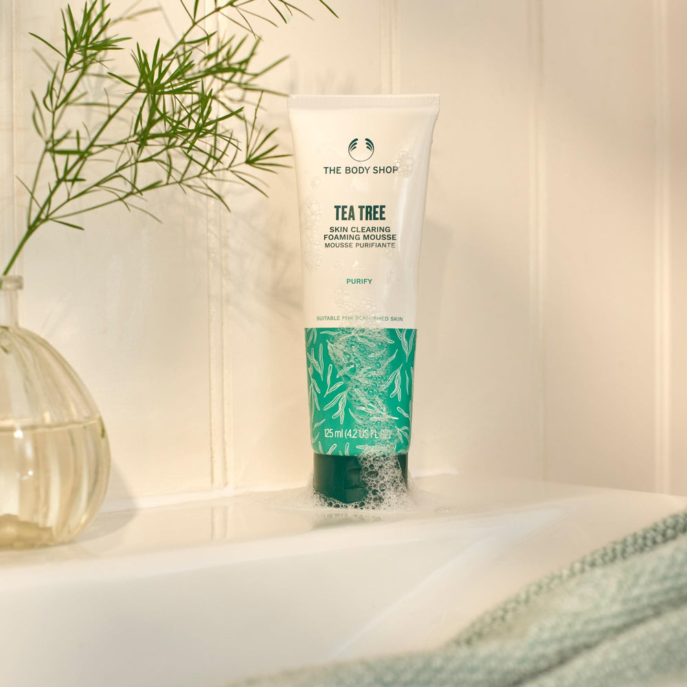 The Body Shop arbre-à-thé, texture douce qui nettoie sans tiraillement.
