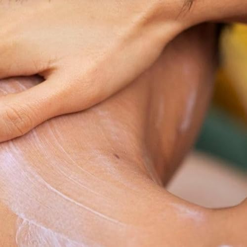 The Body Shop Beurre corporel lait d'amande – application après douche pour douceur durable.