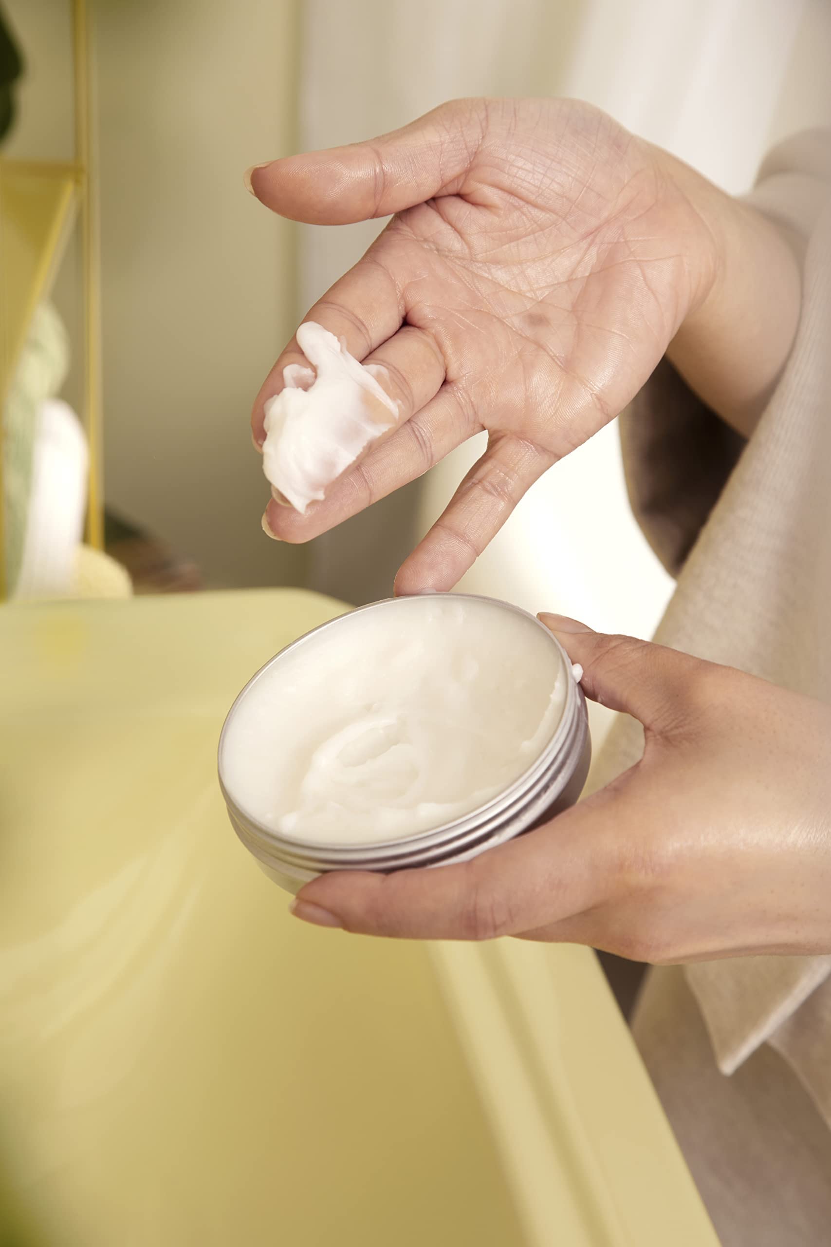 The Body Shop Camomile Sumptuous Cleansing Butter, rituel démaquillant tout-en-un possible.