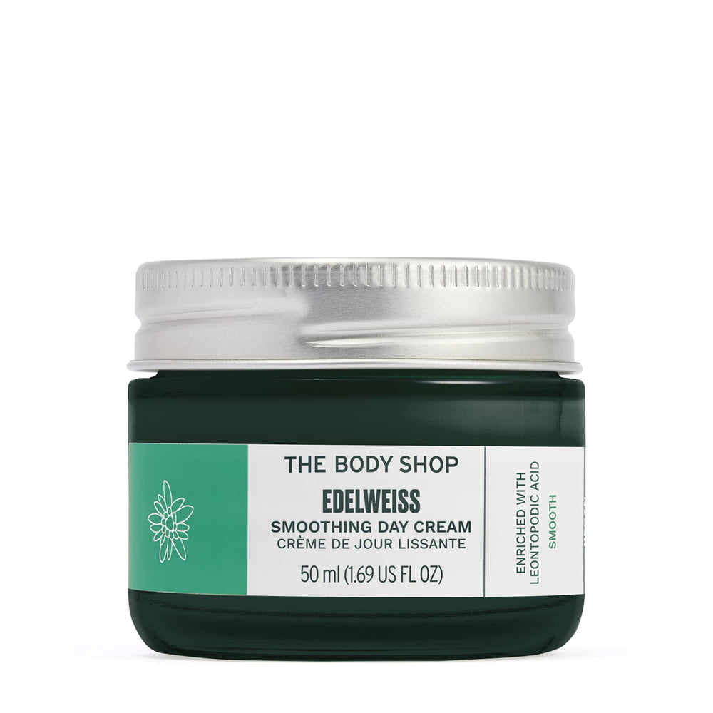 The Body Shop Edelweiss Smoothing Day Cream sur bouteille, hydrate durablement.