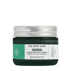 The Body Shop Edelweiss Smoothing Day Cream sur bouteille, hydrate durablement.