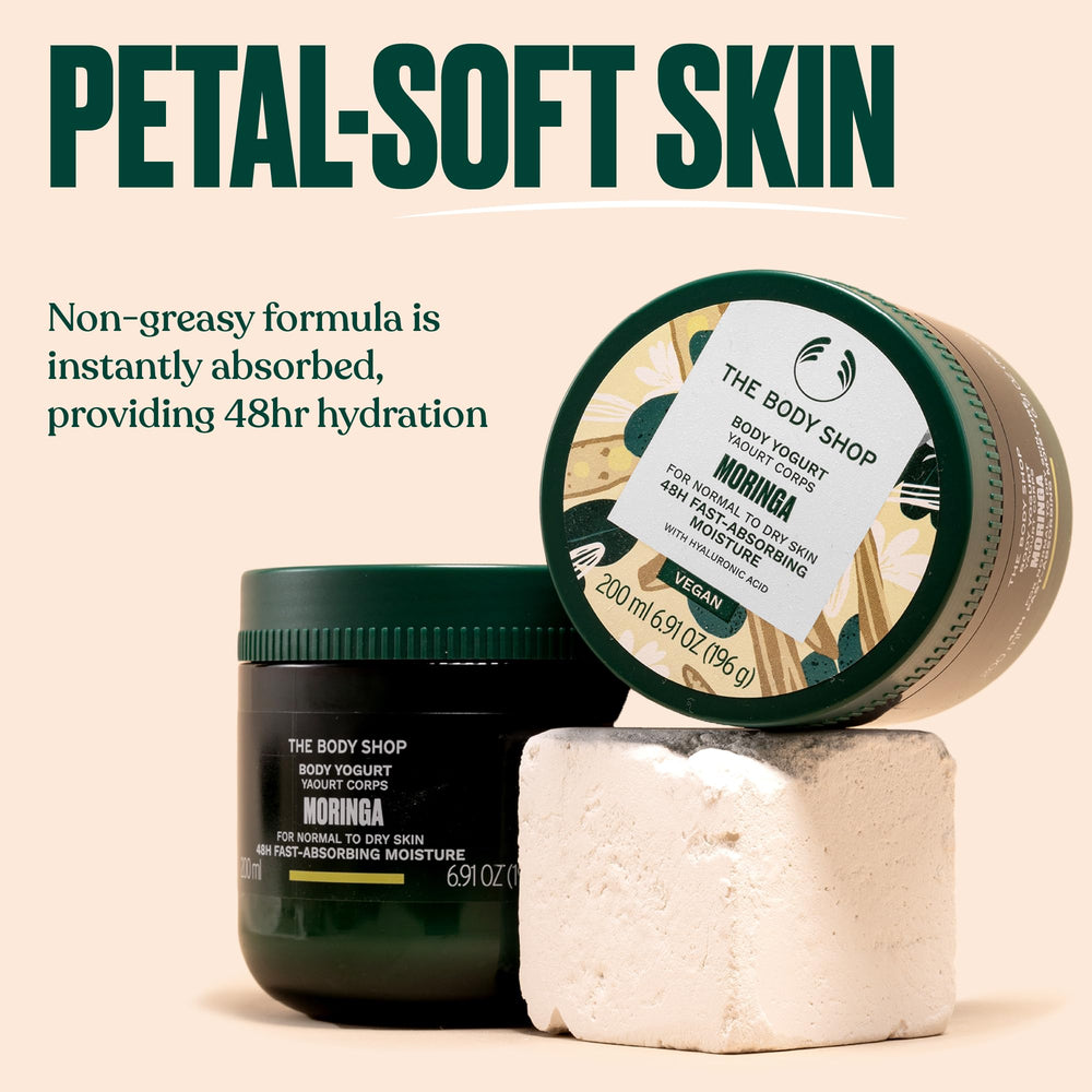 Application sur peau humide The Body Shop Moringa Body Yogurt après douche.